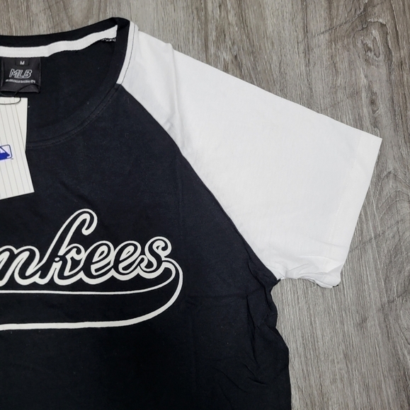 MLB - Yankees Women Tee shirts (M) - Picture 15 of 15